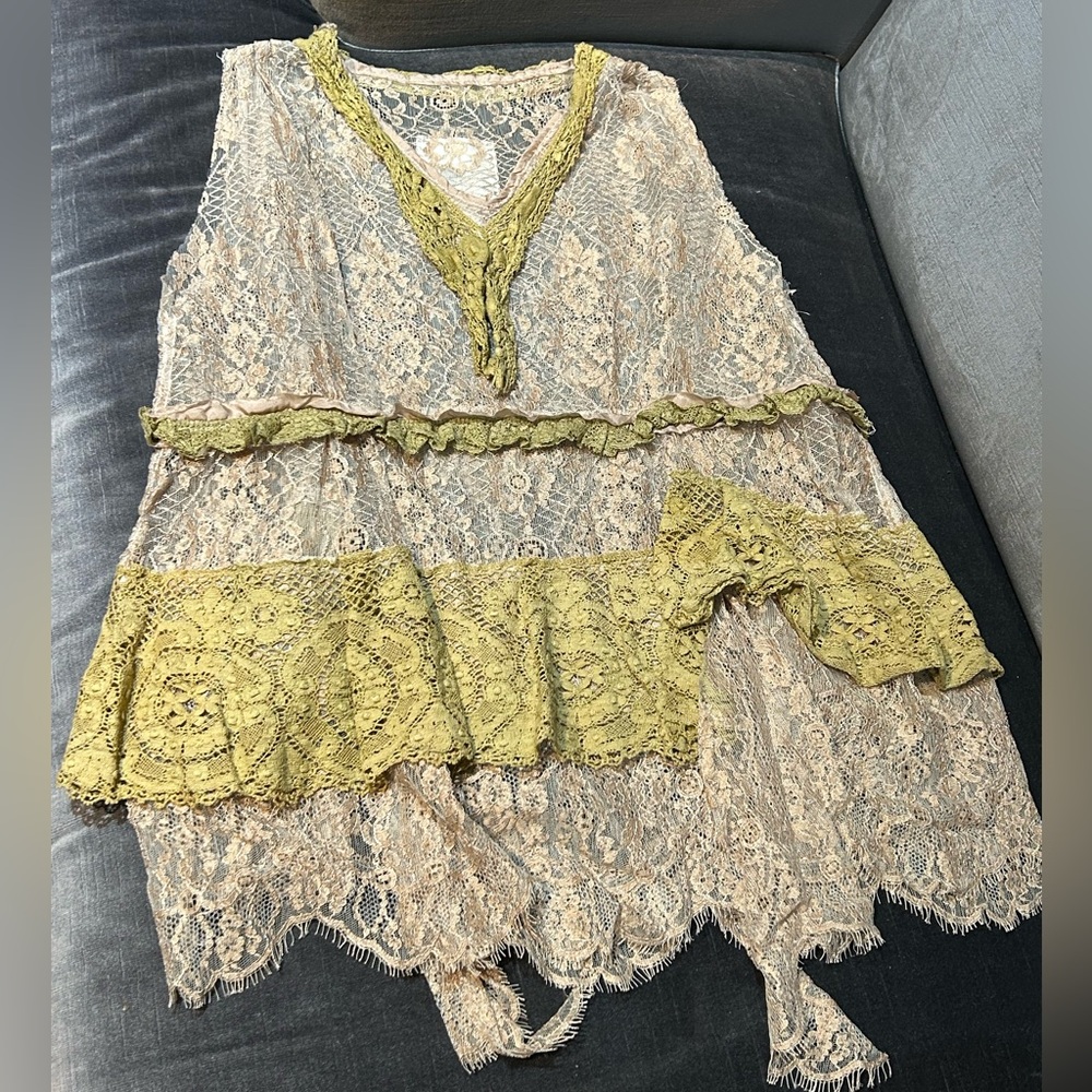 Magnolia Pearl Lace Layered Tunic in Pale Mauve and Olive - Picture 8 of 13